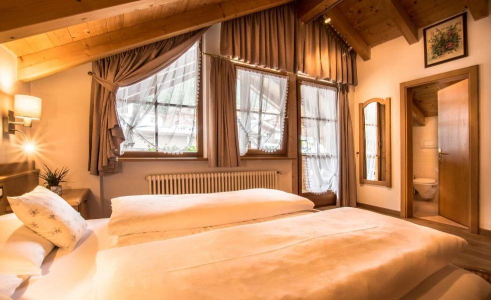 Ciasa Montanara Hotel La Villa  Eksteriør billede